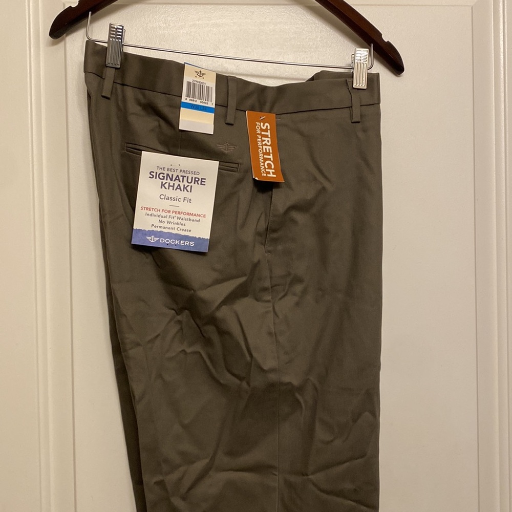 Mens size 36 x 34 Khaki Dockers pants